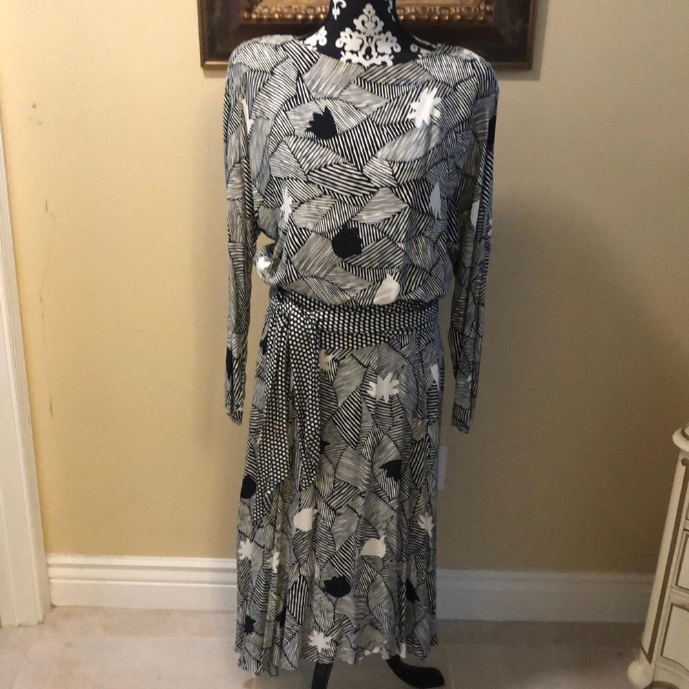 The Kollection Abstract long button sleeve, long back zipup dress, attached belt